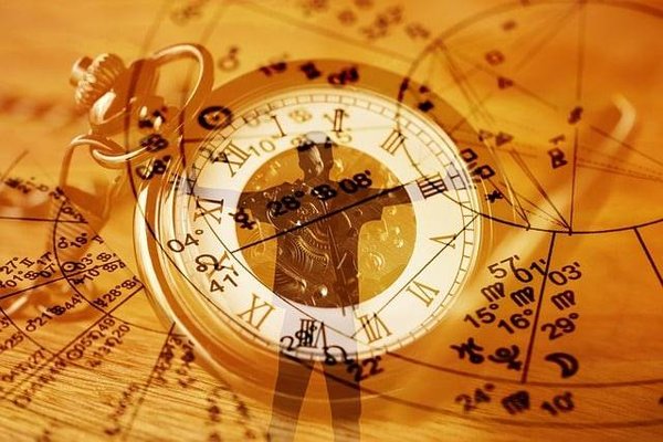 Découvrez Votre Avenir avec Notre Astrologie Gratuite et Tirage de Tarot