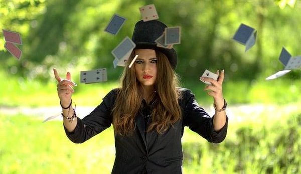 Initiation à la magie de la voyance : Apprenez le tarot gratuitement