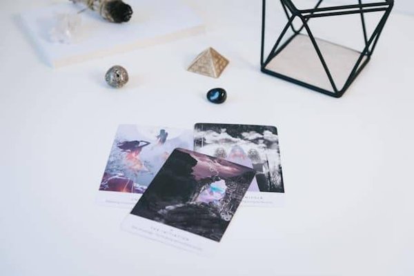 Comprendre votre problème de santé à travers les,cartes de tarot : Une approche alternative