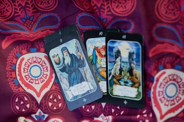 Découvrez le message des cieux : initiation au tarot des anges
